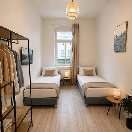 Helle In Zentraler Lage - 4 Zimmer, Boxspringbetten, Wifi, Kueche, Self Check-in Apartment *
