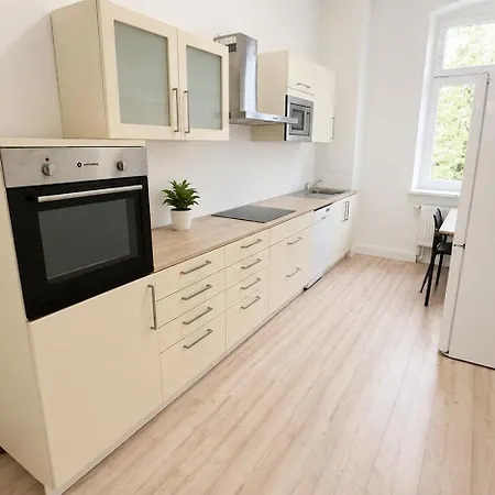 Helle In Zentraler Lage - 4 Zimmer, Boxspringbetten, Wifi, Kueche, Self Check-in Bitterfeld-Wolfen