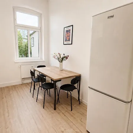 Helle In Zentraler Lage - 4 Zimmer, Boxspringbetten, Wifi, Kueche, Self Check-in Apartment Bitterfeld-Wolfen